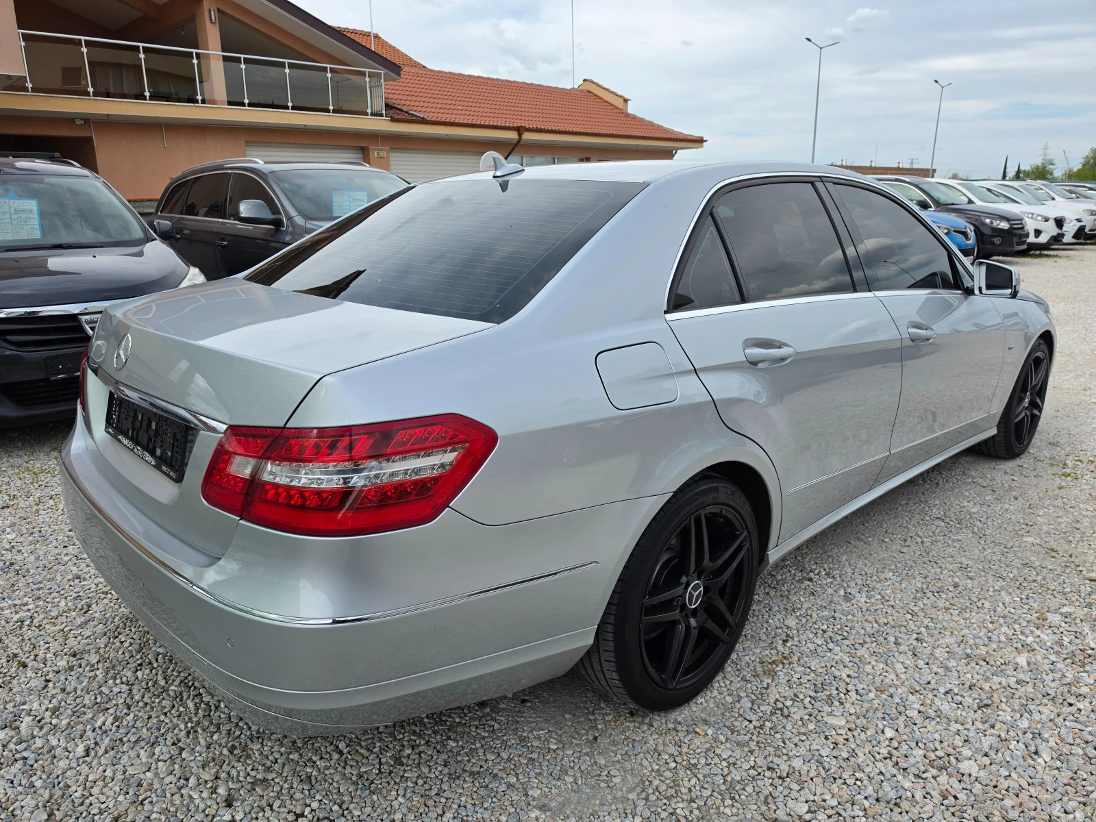 Mercedes-Benz E 250 CDI/AVANTGARDE/FULL SERVIZ/TOP/, снимка 4 - Автомобили и джипове - 54443191