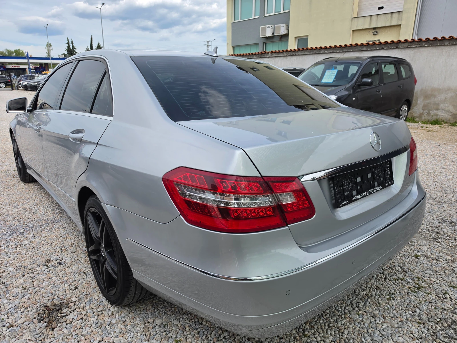 Mercedes-Benz E 250 CDI/AVANTGARDE/FULL SERVIZ/TOP/, снимка 2 - Автомобили и джипове - 54443191