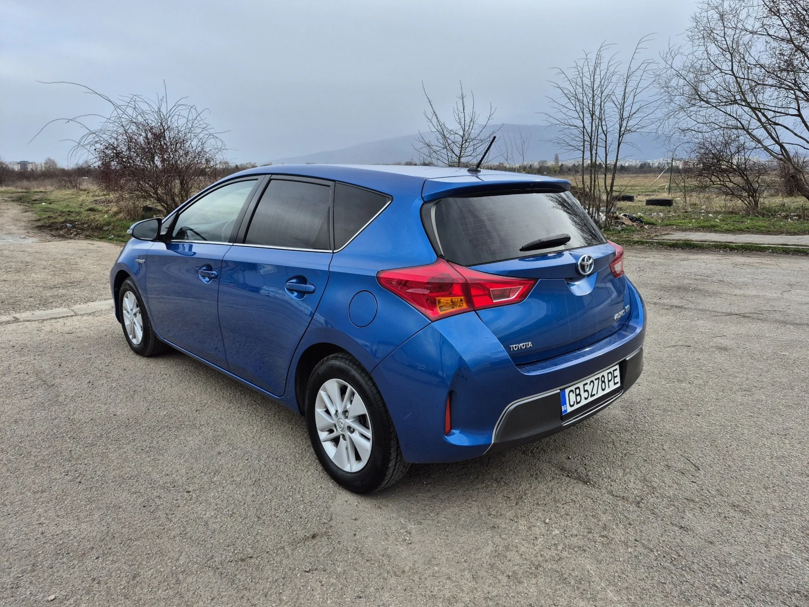 Toyota Auris 1.8 Hybrid* Перфектна* 4.5/100км* БАРТЕР, снимка 3 - Автомобили и джипове - 54548100
