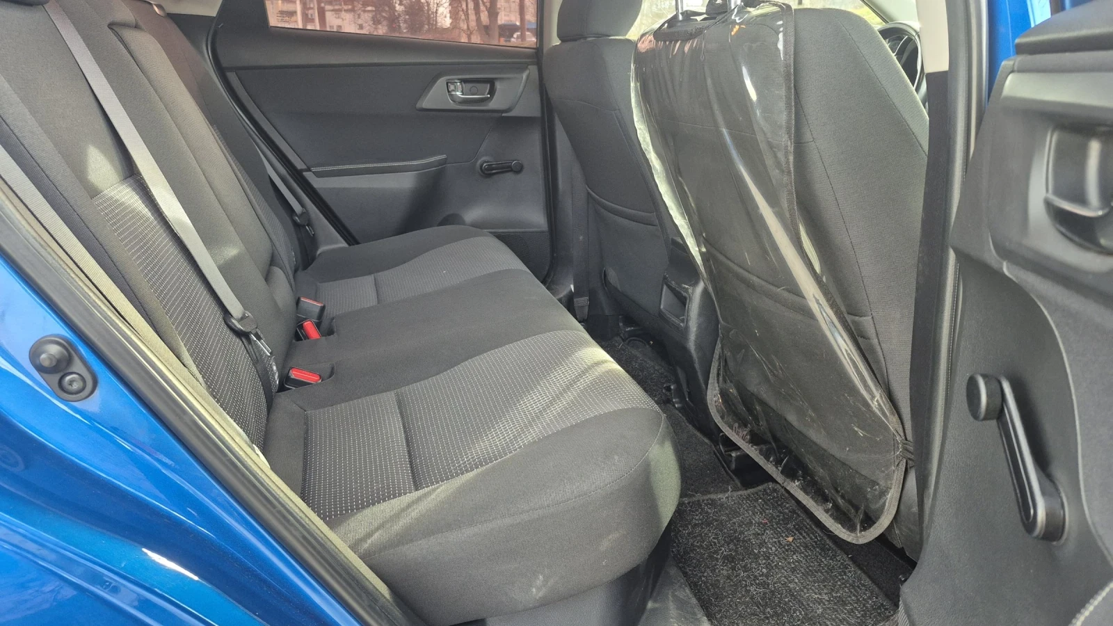 Toyota Auris 1.8 Hybrid* Перфектна* 4.5/100км* БАРТЕР, снимка 11 - Автомобили и джипове - 54548100