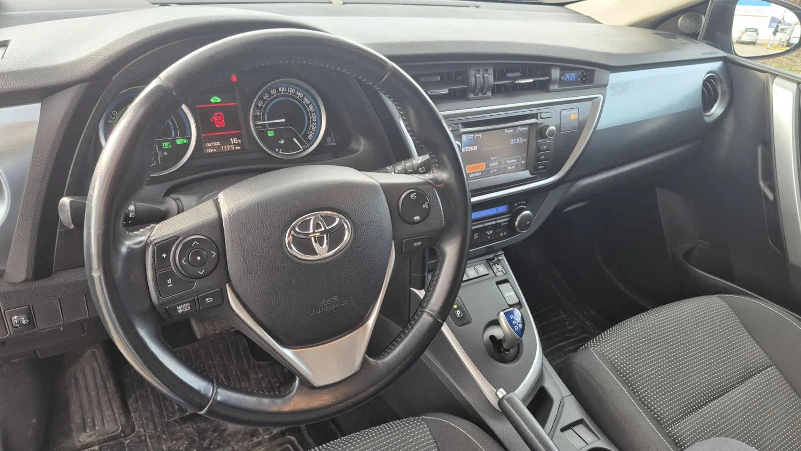 Toyota Auris 1.8 Hybrid* Перфектна* 4.5/100км* БАРТЕР, снимка 13 - Автомобили и джипове - 54548100