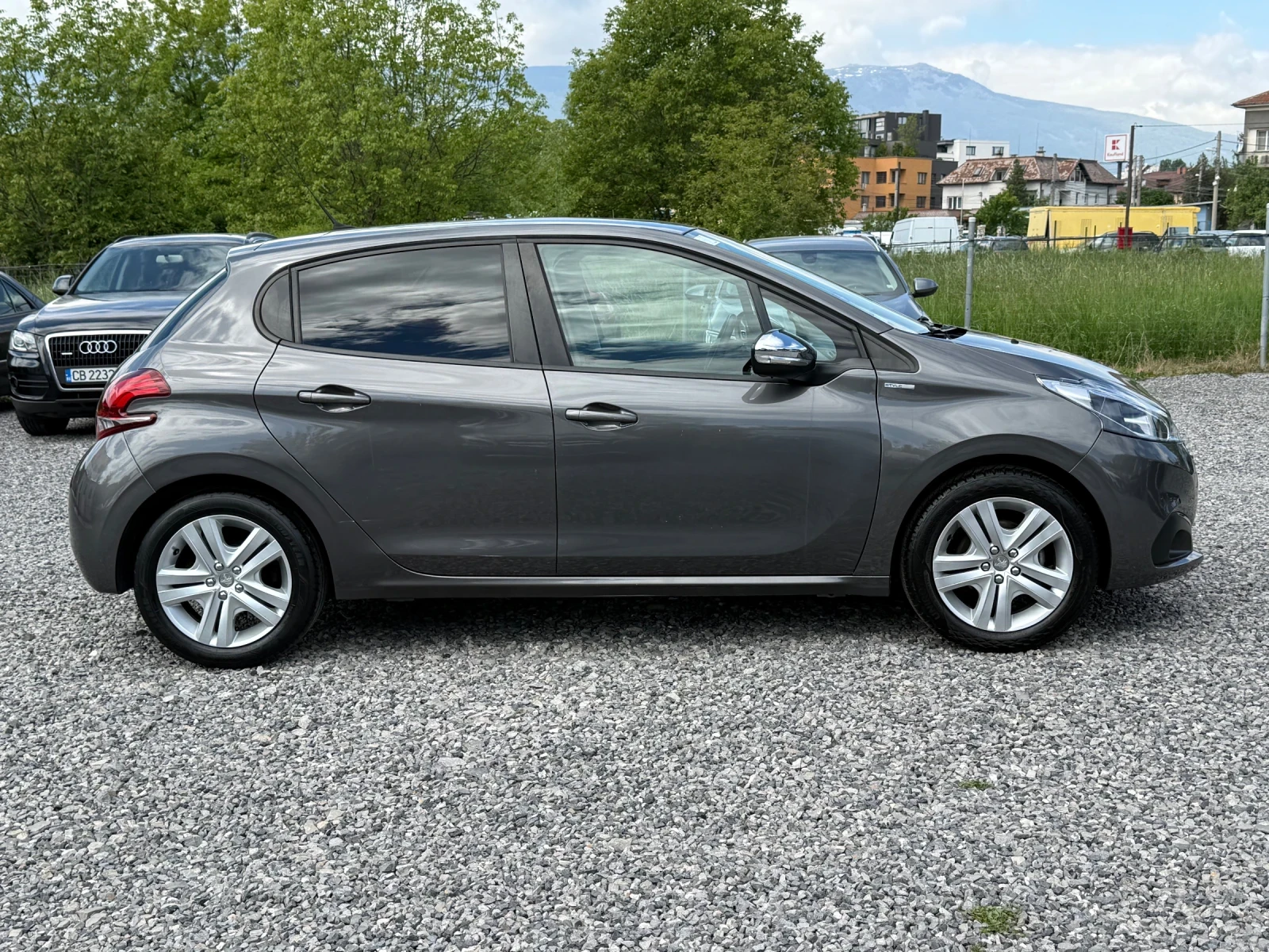 Peugeot 208 Facelift 2018 STYLE 1.2i (82hp) Euro 6 / 121000km, снимка 4 - Автомобили и джипове - 54569159