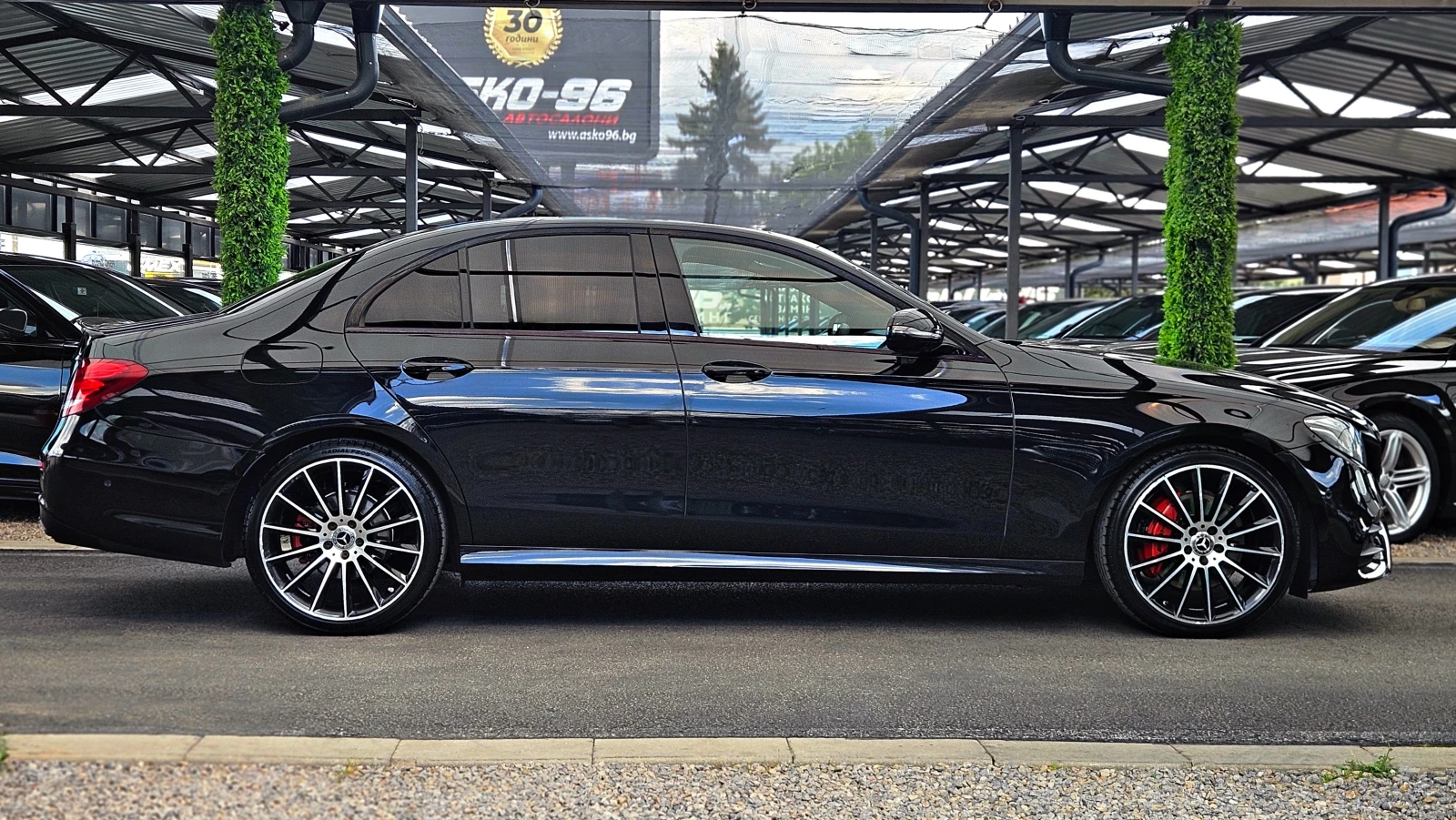 Mercedes-Benz E 220 AMG/GERMANY/PANO/360CAMERA/HUD/ПОДГРЕВ/CAR PLAY/LI, снимка 4 - Автомобили и джипове - 54626276