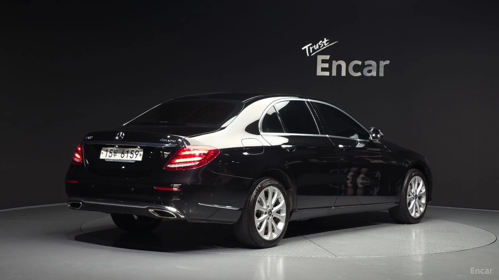 Mercedes-Benz E 300 4MATIC EXCLUSIVE STANDART, снимка 2 - Автомобили и джипове - 55501770