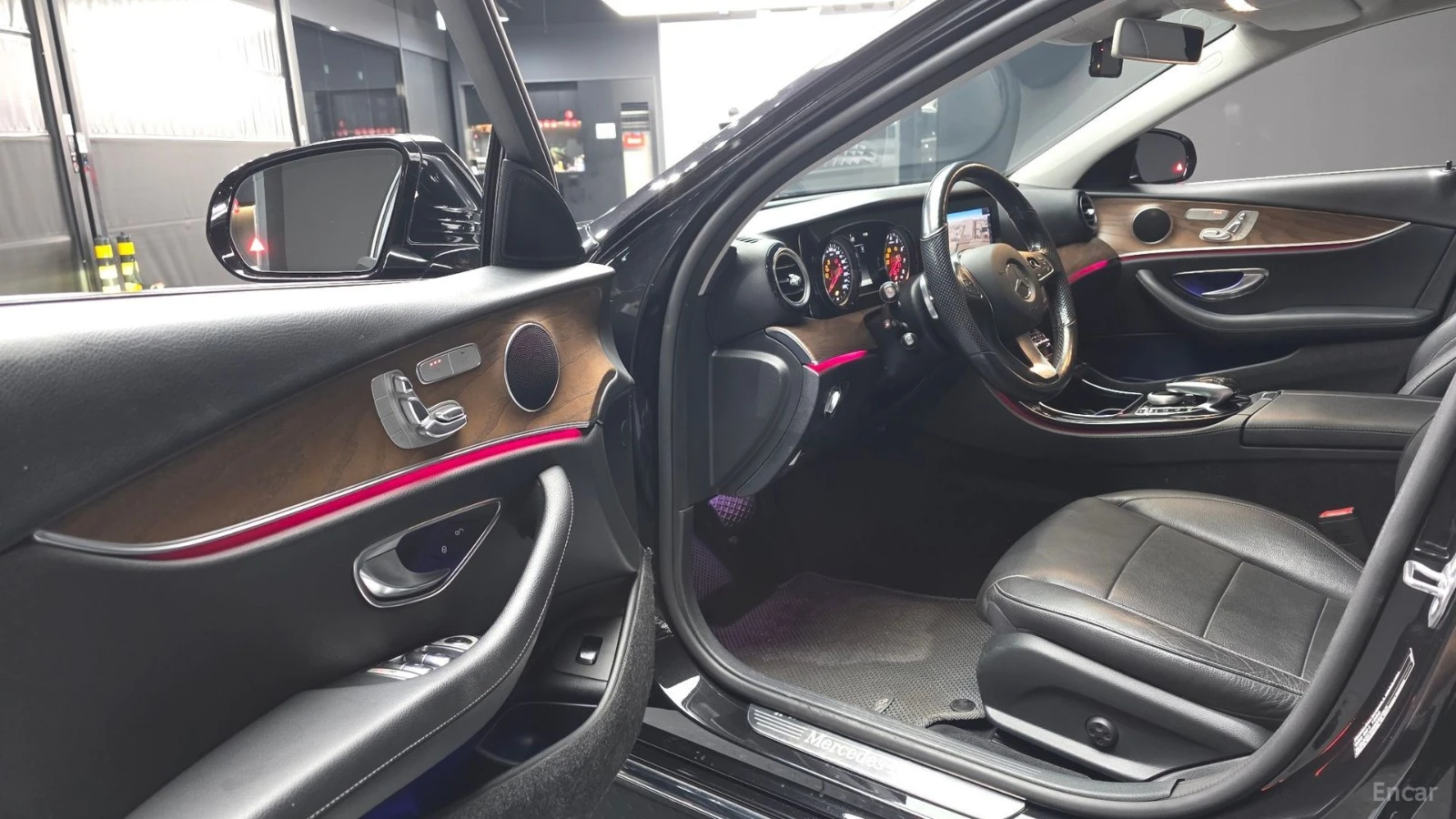 Mercedes-Benz E 300 4MATIC EXCLUSIVE STANDART, снимка 8 - Автомобили и джипове - 55501770