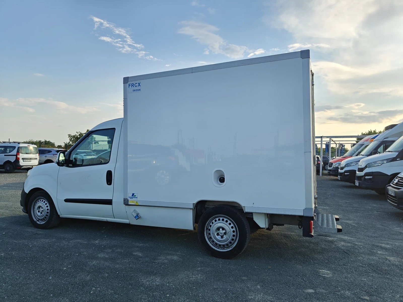 Fiat Doblo 1.6d M-Jet Хладилен фургон, снимка 5 - Автомобили и джипове - 55656824
