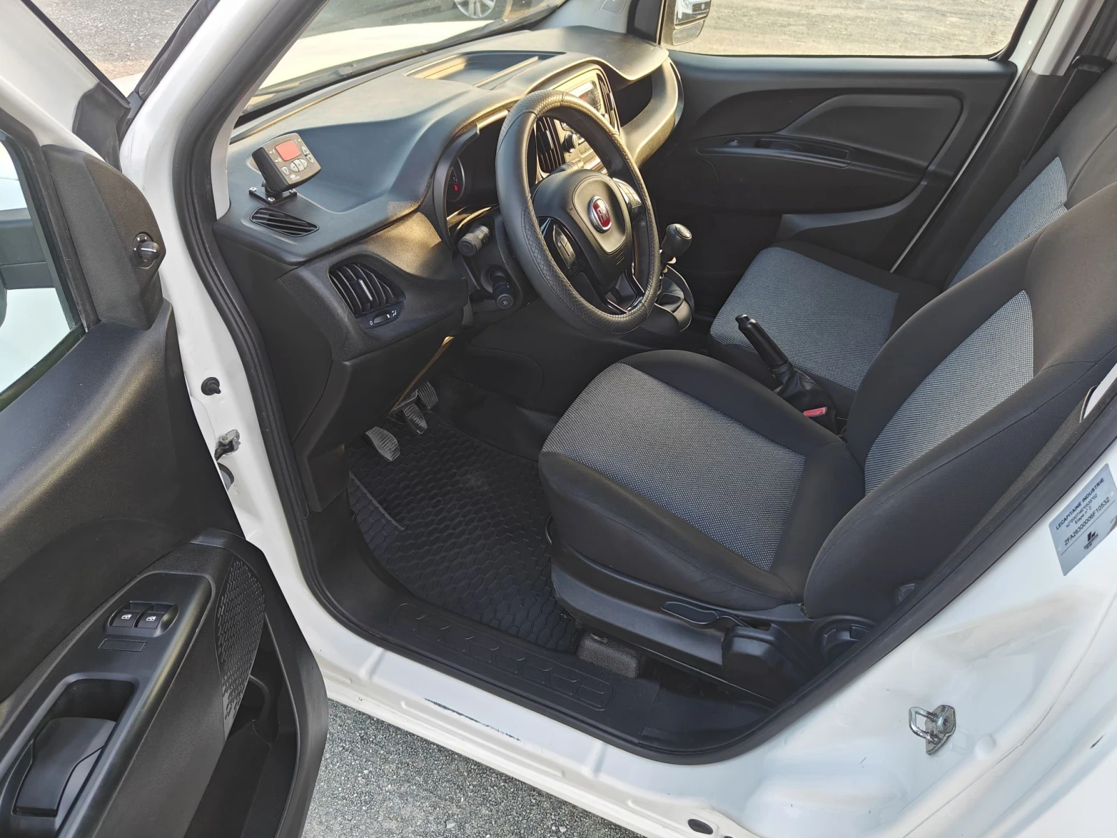 Fiat Doblo 1.6d M-Jet Хладилен фургон, снимка 14 - Автомобили и джипове - 55656824