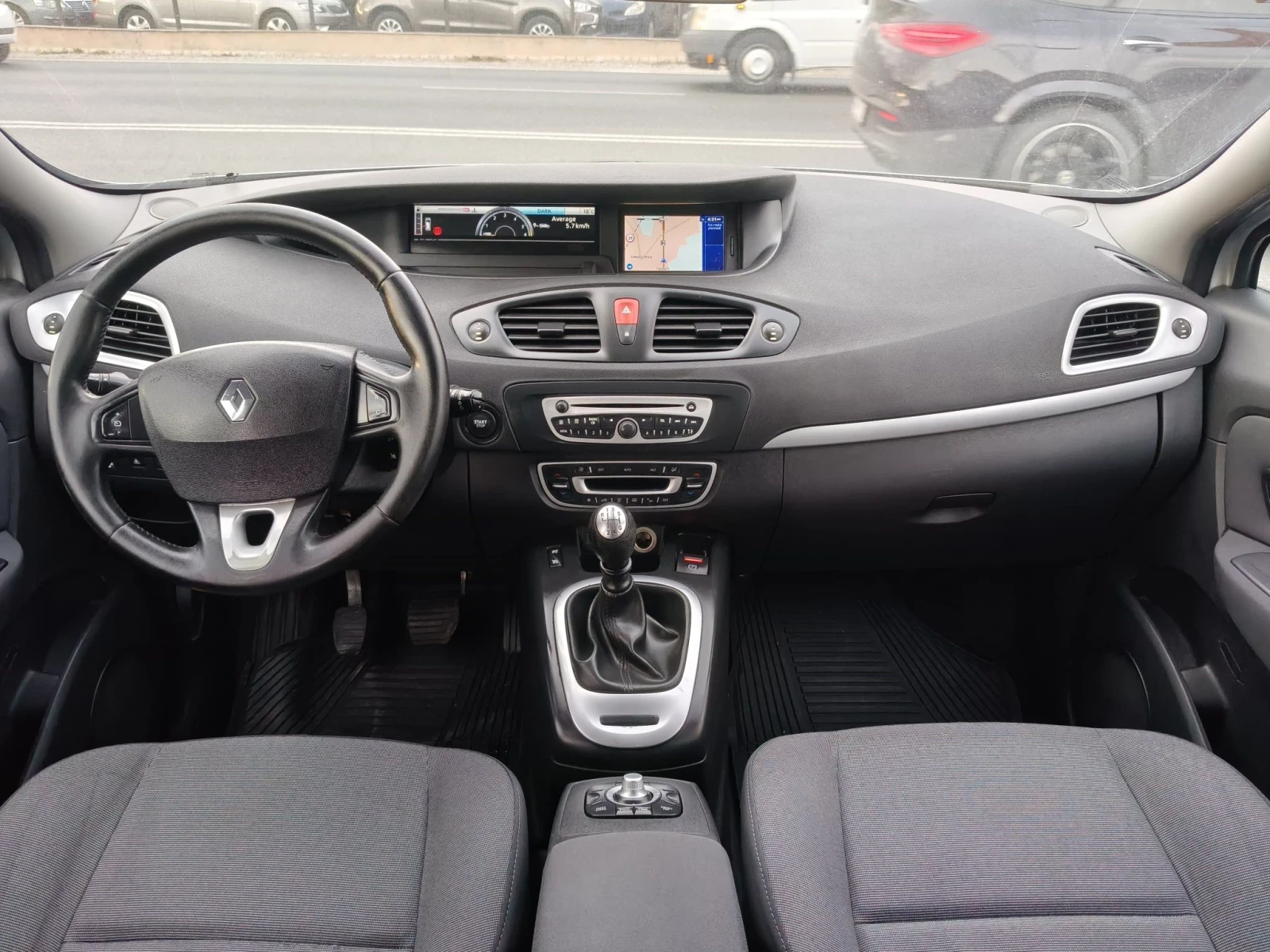 Renault Scenic 1.5dci, снимка 13 - Автомобили и джипове - 56433962