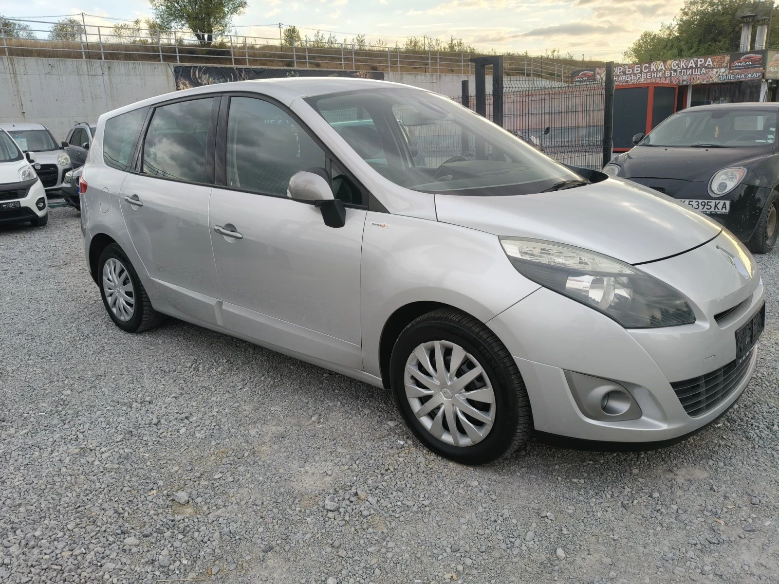 Renault Scenic 1.5dci, снимка 2 - Автомобили и джипове - 56433962