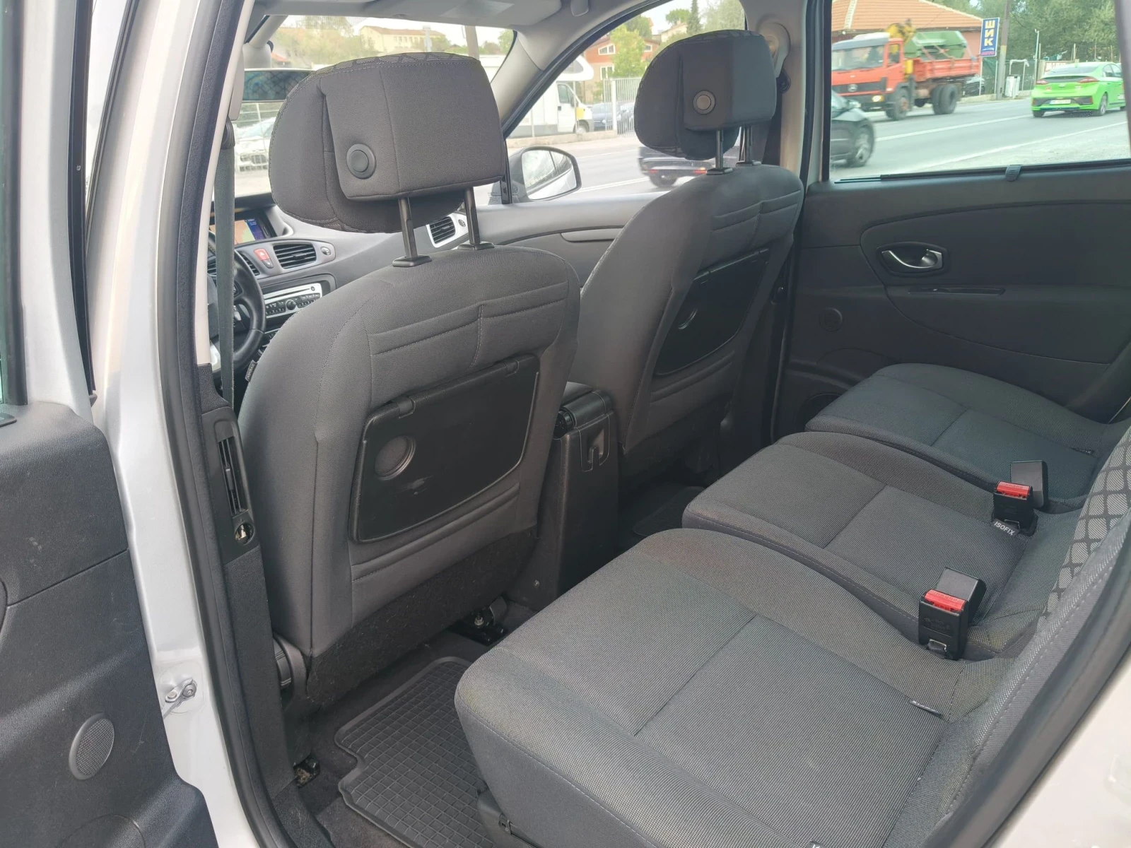 Renault Scenic 1.5dci, снимка 9 - Автомобили и джипове - 56433962