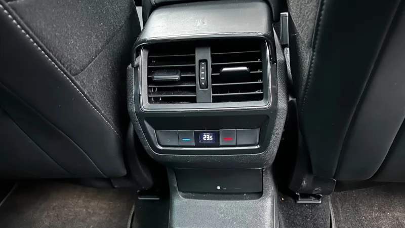 Skoda Kodiaq STYLE/150HP/PANO/360/DSG/MEMO/NAVI/LED/AMBI/266gpr, снимка 11 - Автомобили и джипове - 51592431