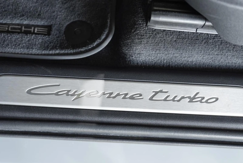 Porsche Cayenne TURBO E-HYBRID/FACELIFT/BOSE/SPORT DESIGN/CARBON/ , снимка 8 - Автомобили и джипове - 52246500
