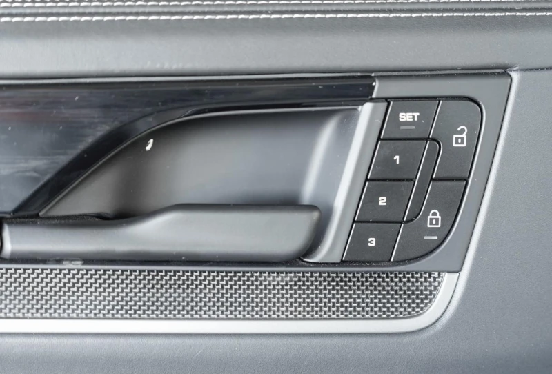 Porsche Cayenne TURBO E-HYBRID/FACELIFT/BOSE/SPORT DESIGN/CARBON/ , снимка 6 - Автомобили и джипове - 52246500