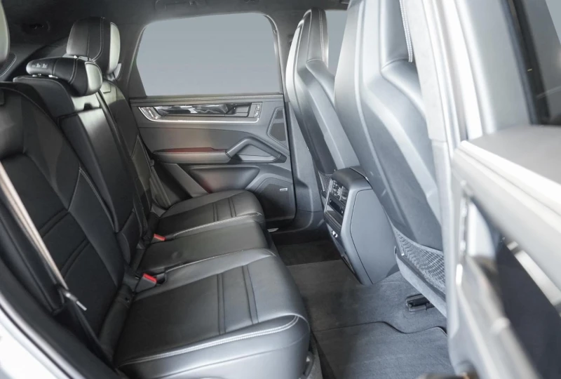 Porsche Cayenne TURBO E-HYBRID/FACELIFT/BOSE/SPORT DESIGN/CARBON/ , снимка 15 - Автомобили и джипове - 52246500
