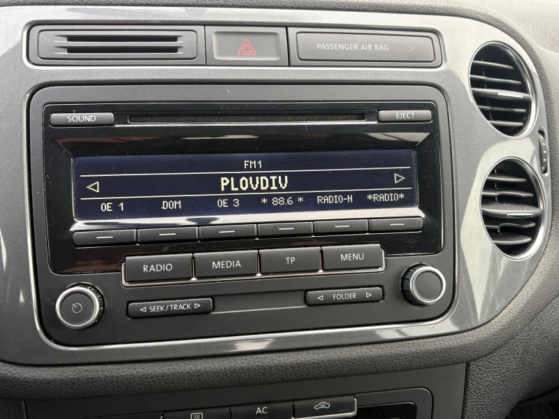 VW Tiguan, снимка 10 - Автомобили и джипове - 52650949