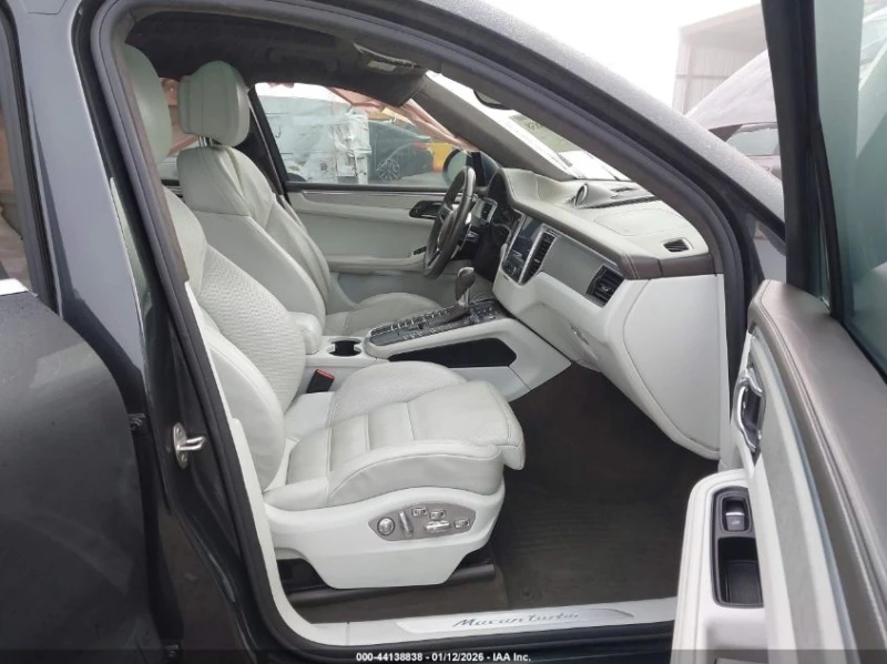 Porsche Macan Turbo AWD * Всички екстри за модела* , снимка 5 - Автомобили и джипове - 53341250