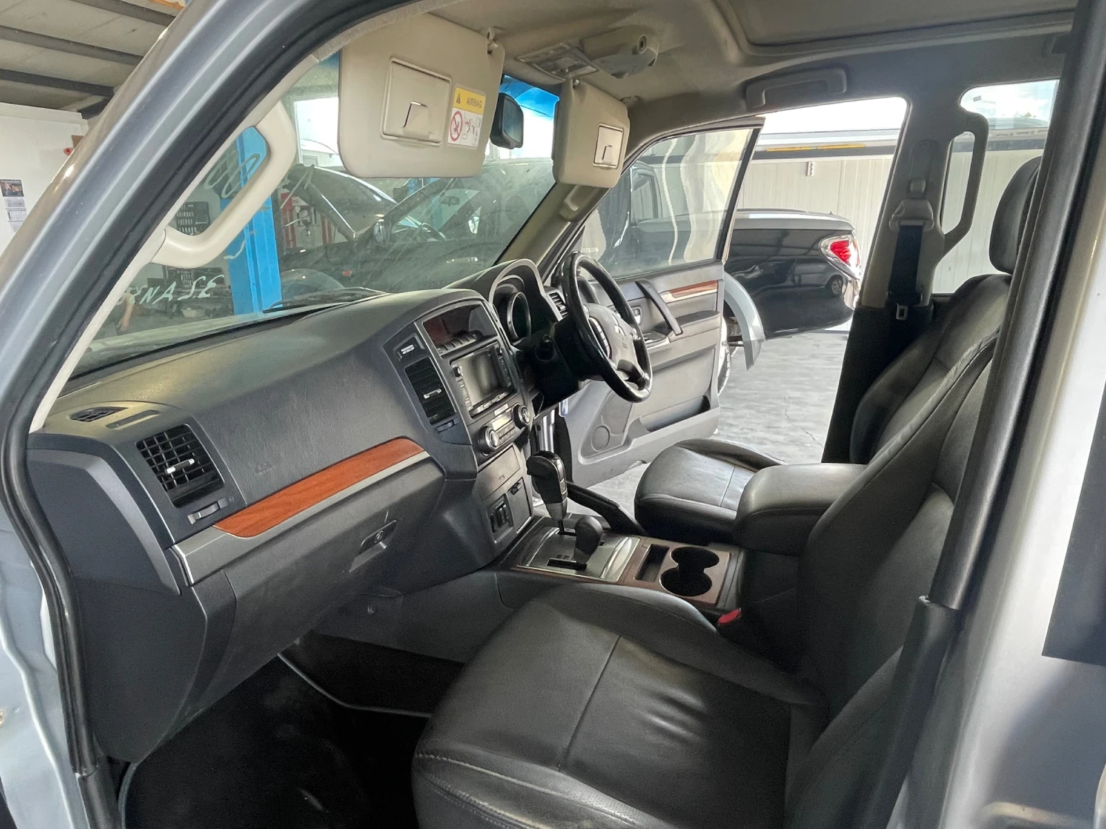 Mitsubishi Pajero Pajero 4 - изображение 9