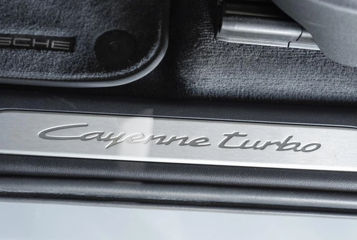 Porsche Cayenne TURBO E-HYBRID/FACELIFT/BOSE/SPORT DESIGN/CARBON/  - изображение 8