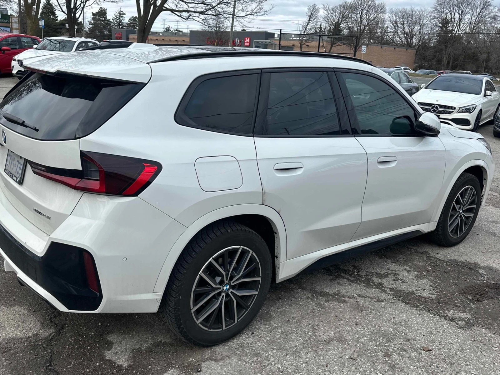 BMW X1 360 CAM * HARMAN/KARDON * ПАНОРАМА * ПОДГРЕВ * , снимка 4 - Автомобили и джипове - 54116345