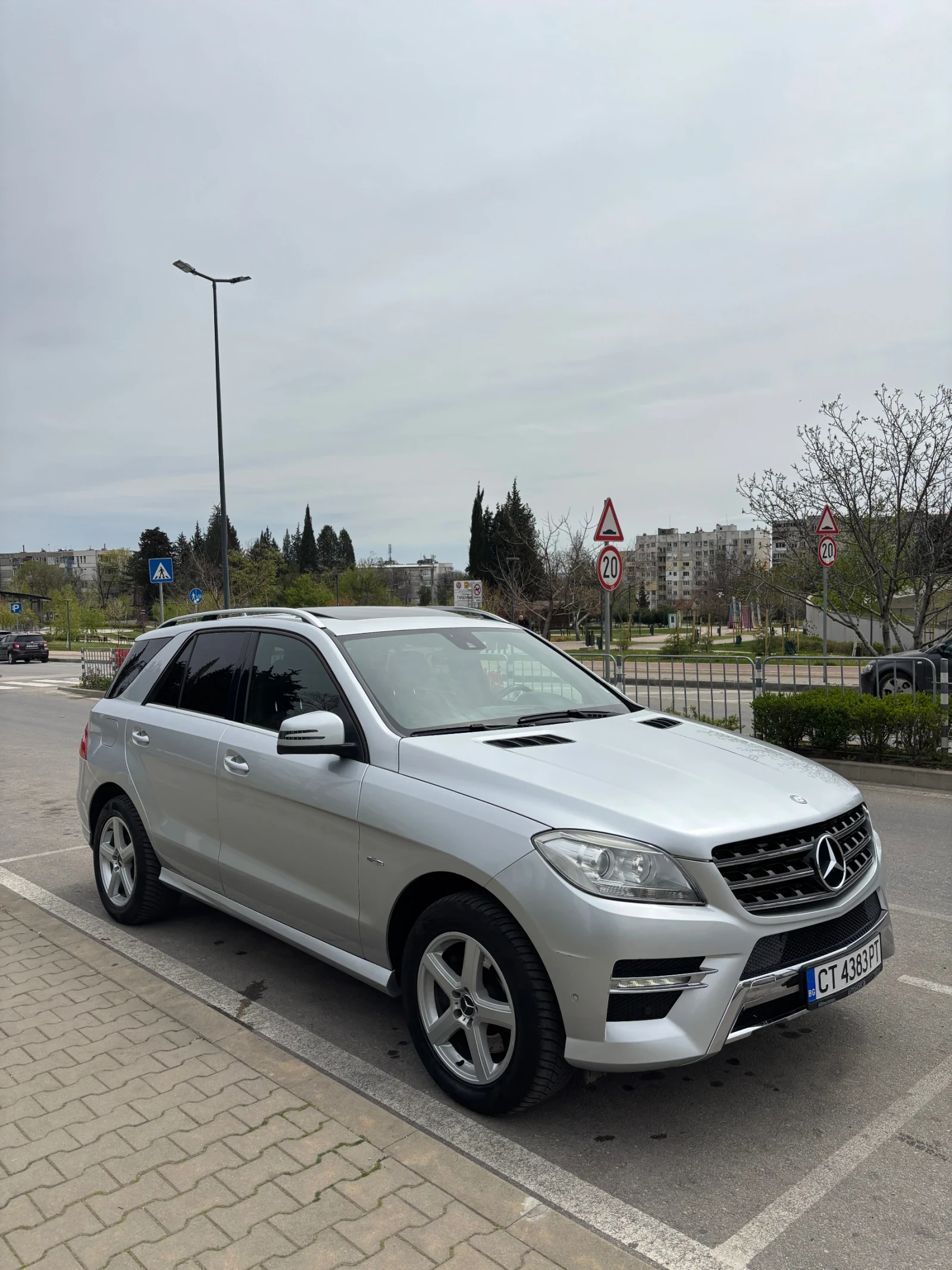 Mercedes-Benz ML 350 BLUETEC 4 MATIC, снимка 3 - Автомобили и джипове - 54193919