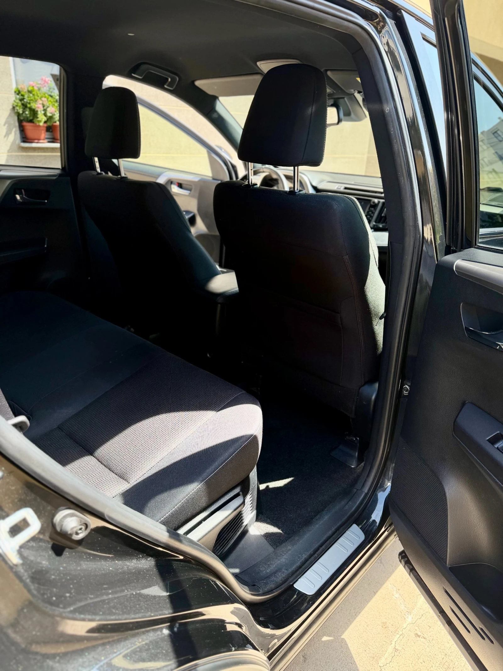 Toyota Rav4, снимка 16 - Автомобили и джипове - 55525606