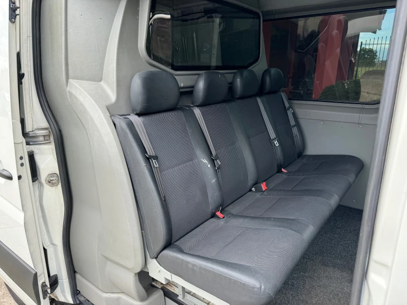 VW Crafter 5 + 1 места* Климатик* Euro5, снимка 8 - Бусове и автобуси - 45624548