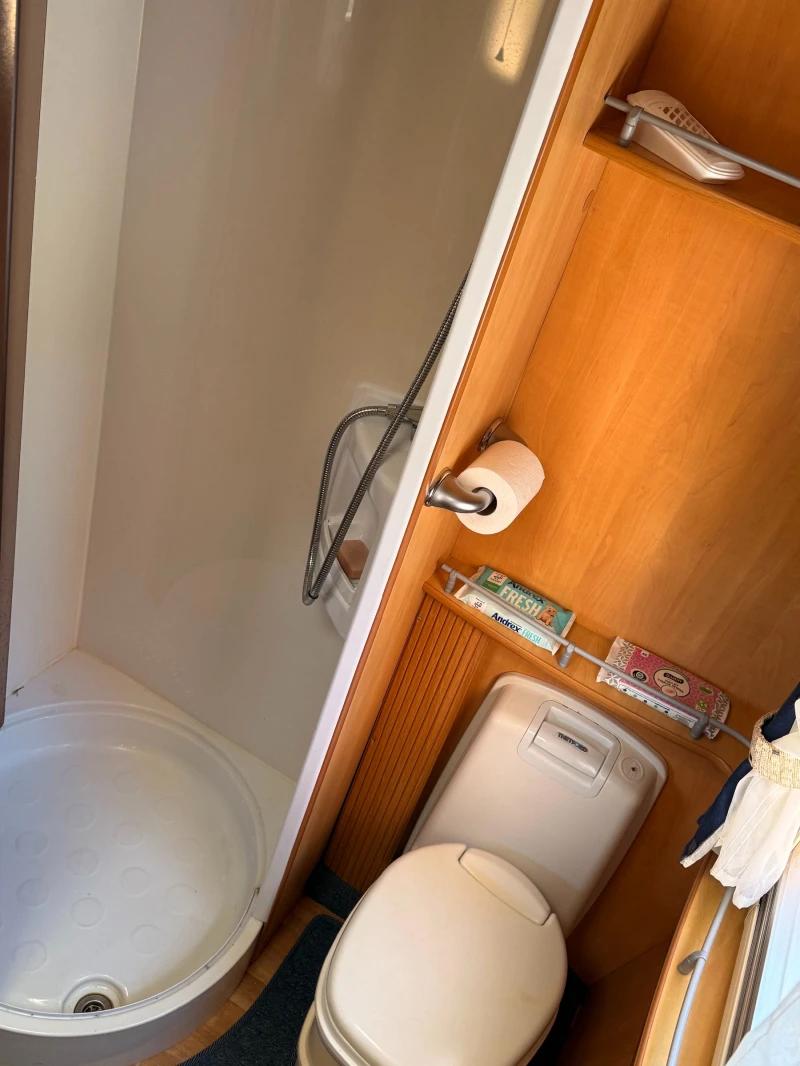 Каравана Други Sterling Eccles Emerald, снимка 15 - Каравани и кемпери - 53067531