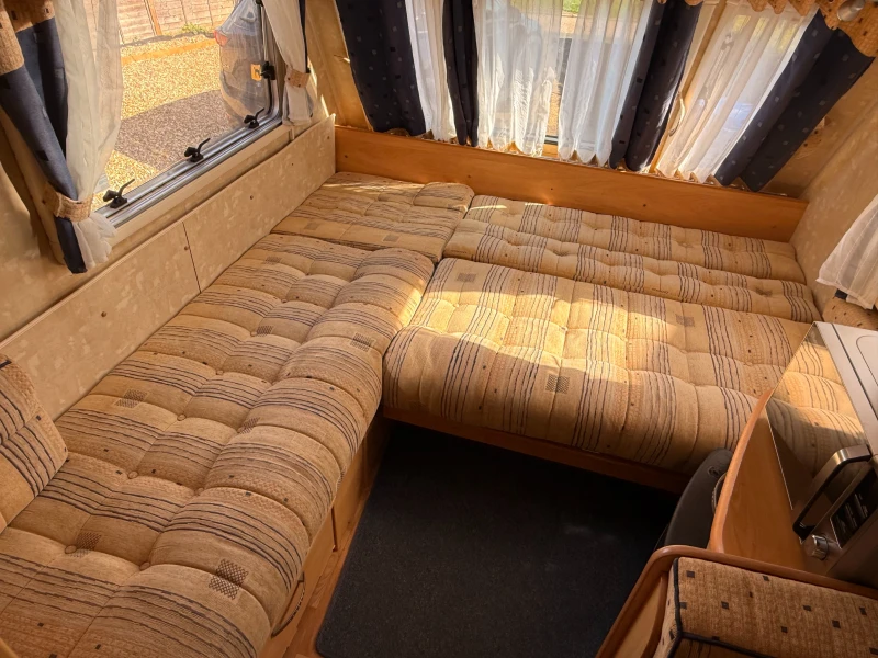 Каравана Други Sterling Eccles Emerald, снимка 8 - Каравани и кемпери - 53067531