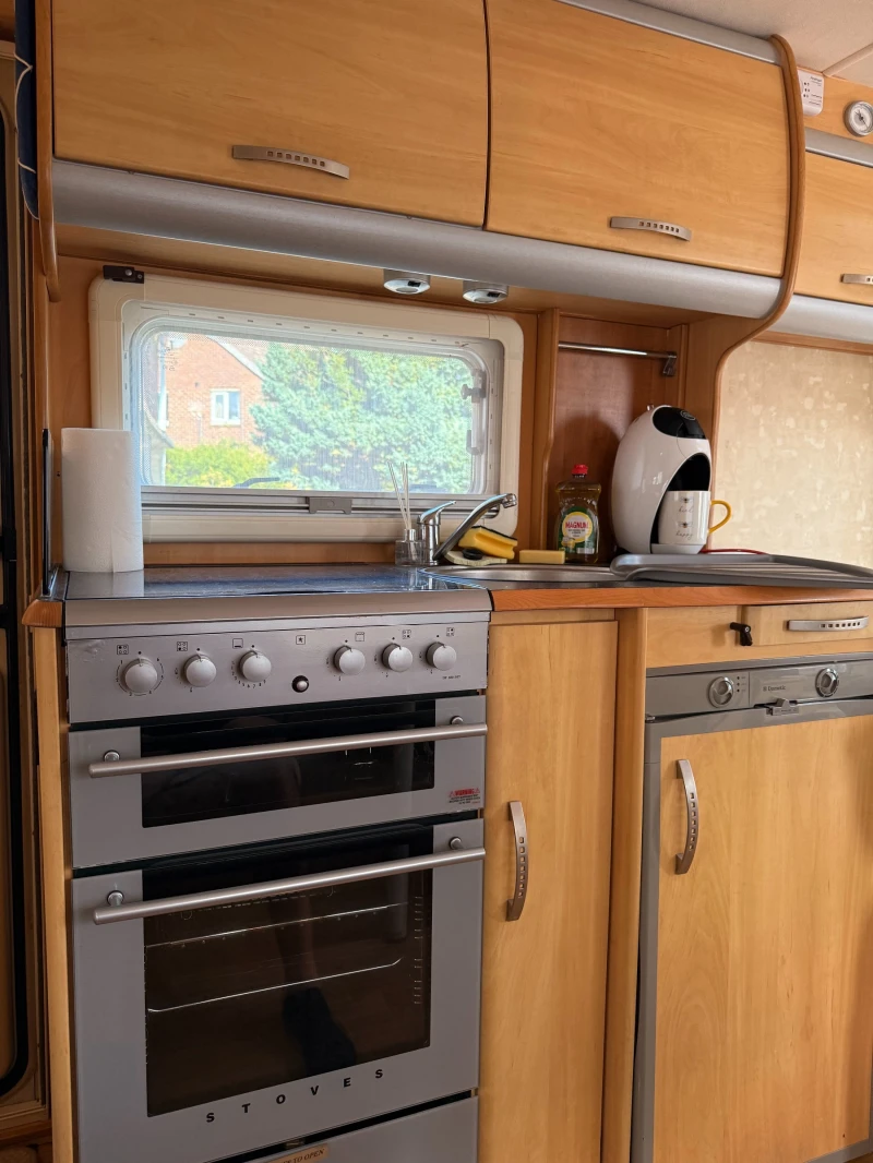 Каравана Други Sterling Eccles Emerald, снимка 12 - Каравани и кемпери - 53067531