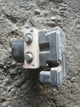 44510-0D110 ABS помпа Toyota Yaris 2008г, снимка 2