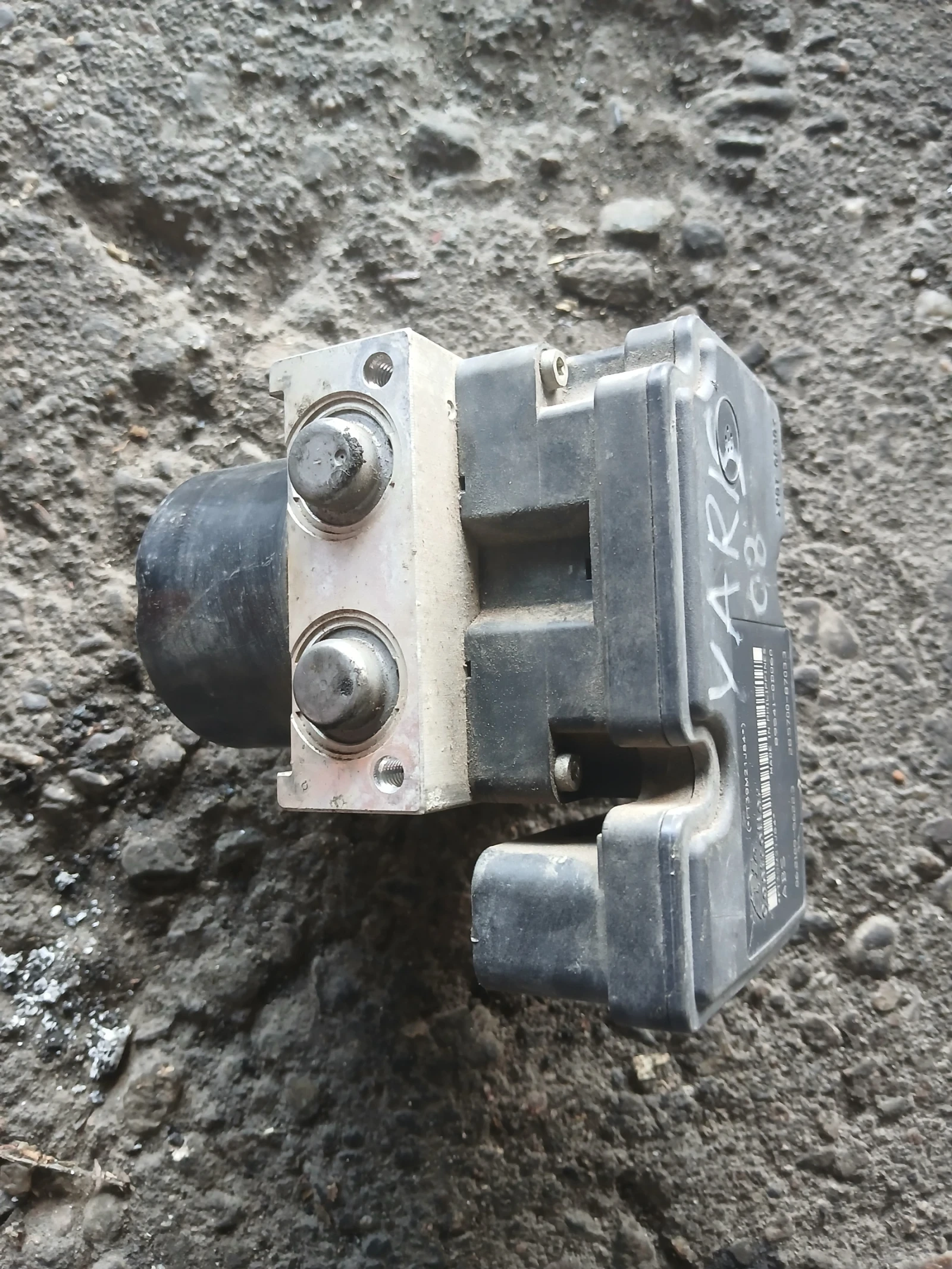 44510-0D110 ABS помпа Toyota Yaris 2008г, снимка 2 - Части - 54699204