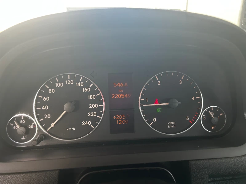 Mercedes-Benz A 180, снимка 10 - Автомобили и джипове - 47330247