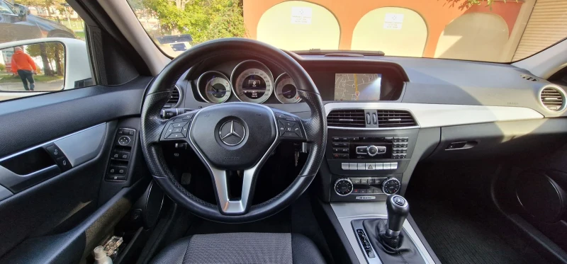 Mercedes-Benz C 300 4 MATIC, снимка 8 - Автомобили и джипове - 50910416