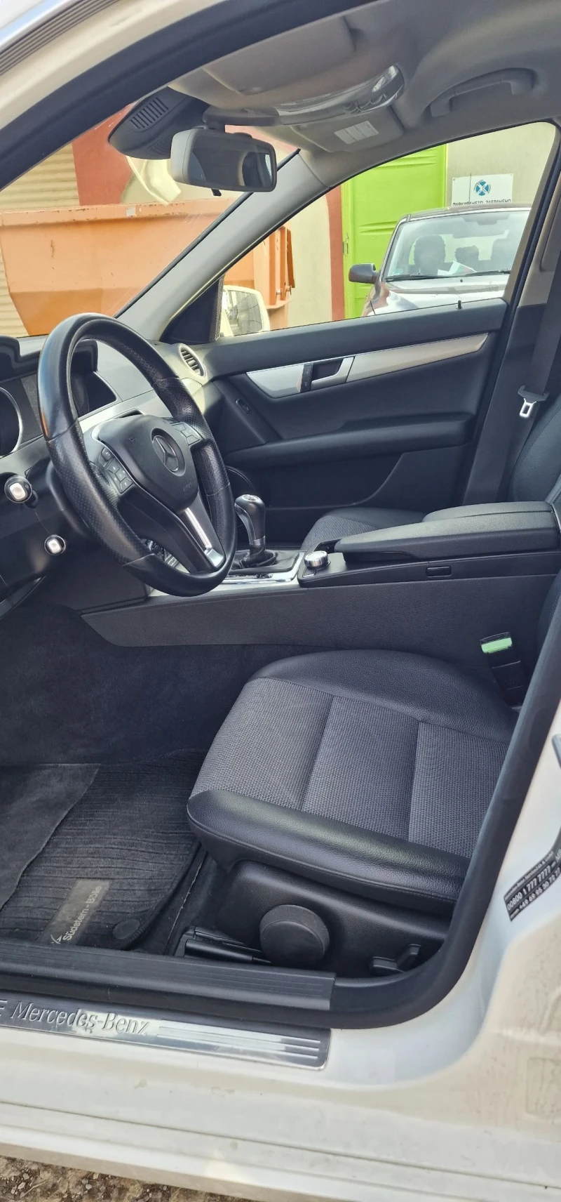 Mercedes-Benz C 300 4 MATIC, снимка 9 - Автомобили и джипове - 50910416