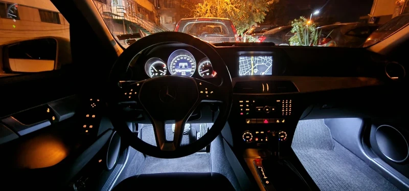 Mercedes-Benz C 300 4 MATIC, снимка 10 - Автомобили и джипове - 50910416