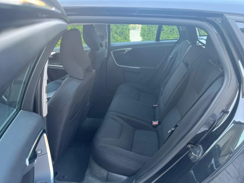 Volvo V60 1.6 D AVTO , снимка 9 - Автомобили и джипове - 51446789