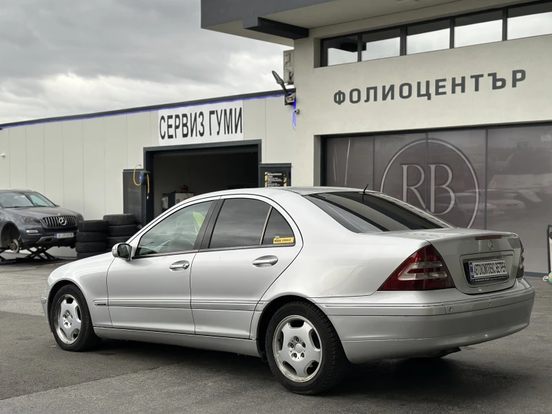 Mercedes-Benz C 200 Kompressor, снимка 7 - Автомобили и джипове - 52138760