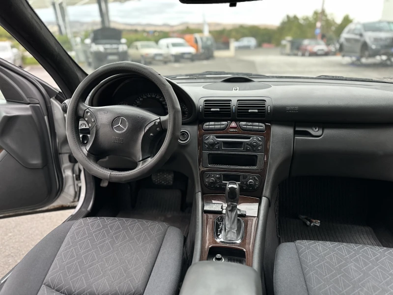 Mercedes-Benz C 200 Kompressor, снимка 9 - Автомобили и джипове - 52138760