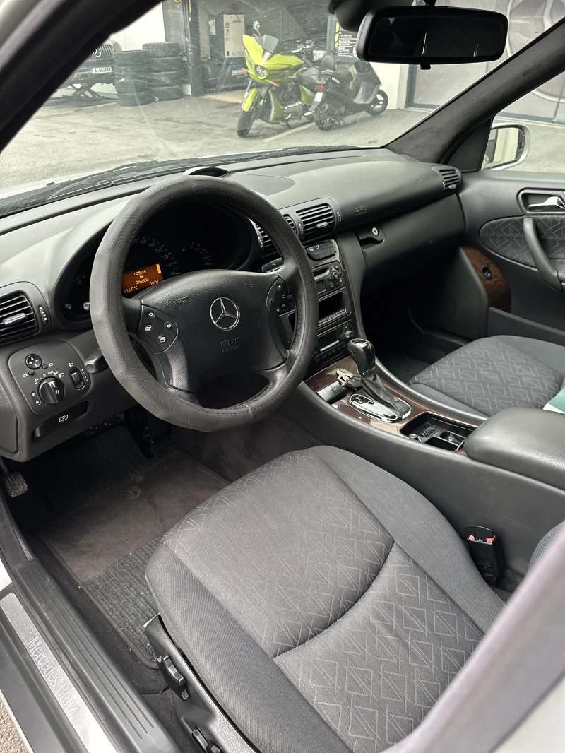 Mercedes-Benz C 200 Kompressor, снимка 12 - Автомобили и джипове - 52138760