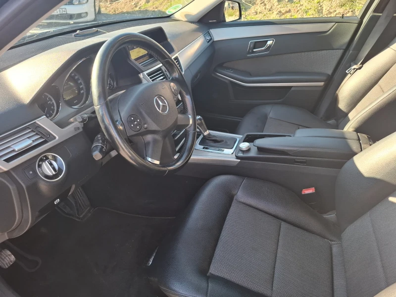 Mercedes-Benz E 200, снимка 10 - Автомобили и джипове - 52881593