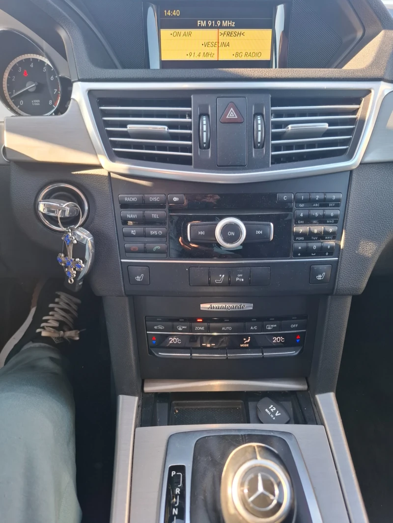 Mercedes-Benz E 200, снимка 7 - Автомобили и джипове - 52881593