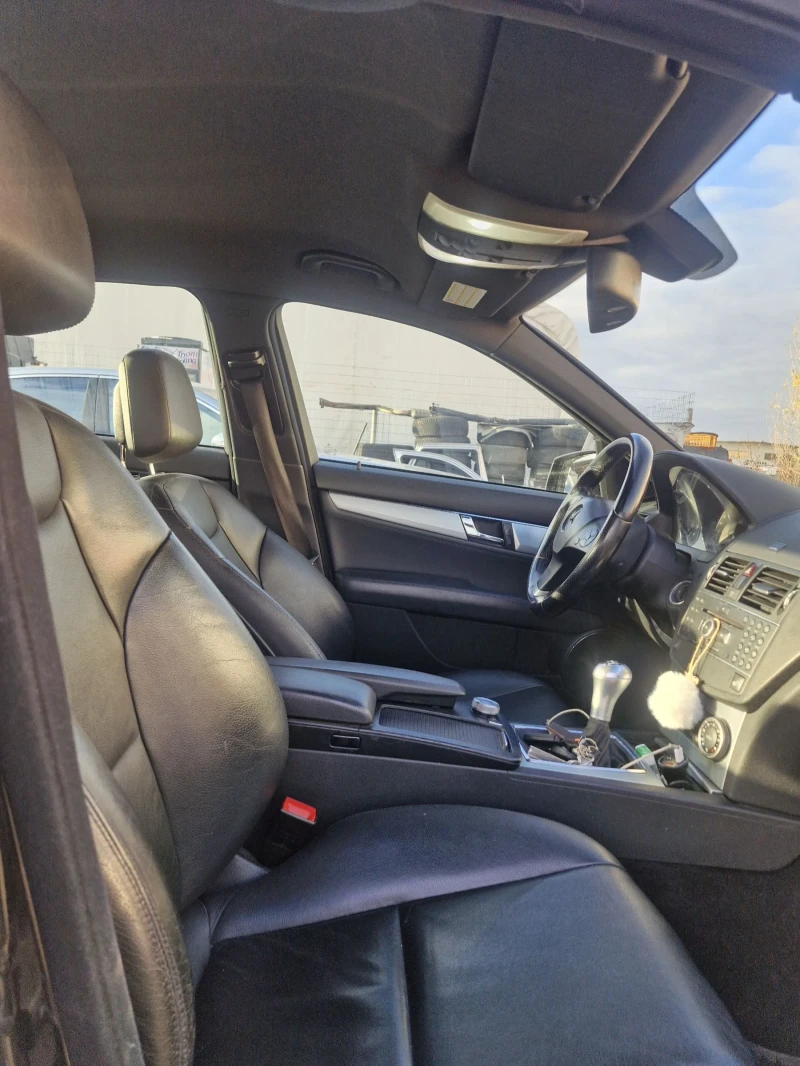 Mercedes-Benz C 220, снимка 4 - Автомобили и джипове - 52679973