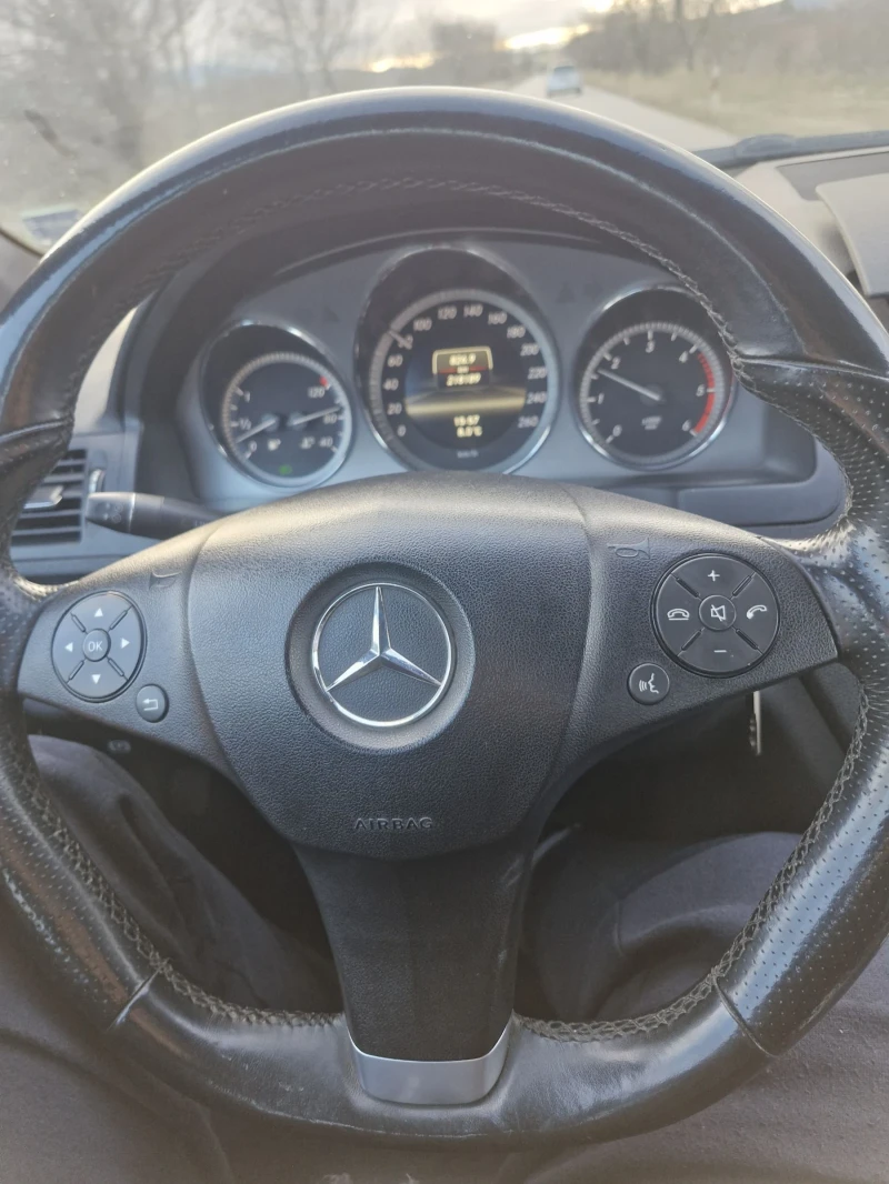 Mercedes-Benz C 220, снимка 2 - Автомобили и джипове - 52679973