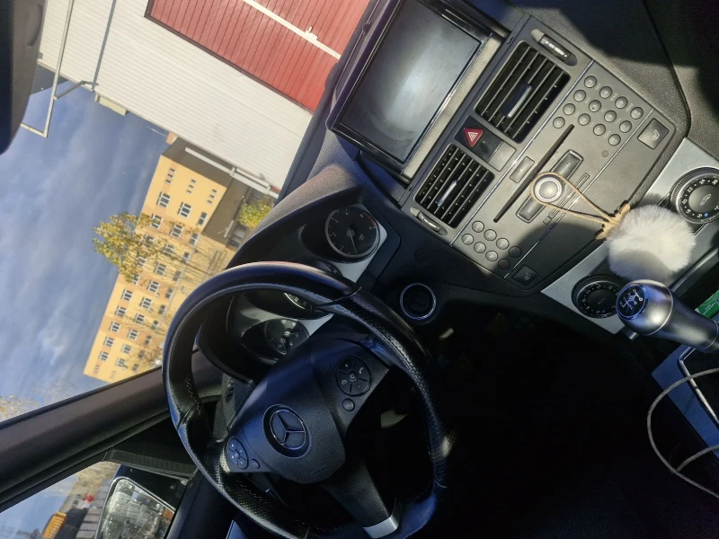 Mercedes-Benz C 220, снимка 3 - Автомобили и джипове - 52679973
