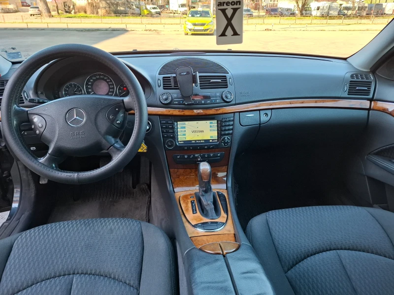 Mercedes-Benz E 200, снимка 13 - Автомобили и джипове - 52973106