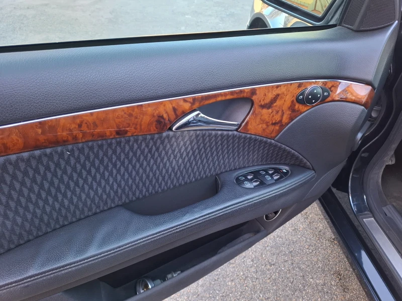 Mercedes-Benz E 200, снимка 9 - Автомобили и джипове - 52973106