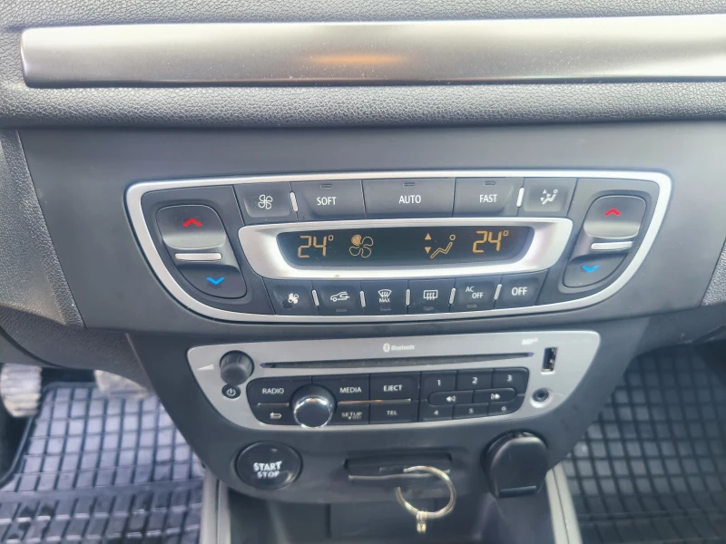 Renault Megane 3 Grandtour 1.5 dCi, снимка 14 - Автомобили и джипове - 53433381