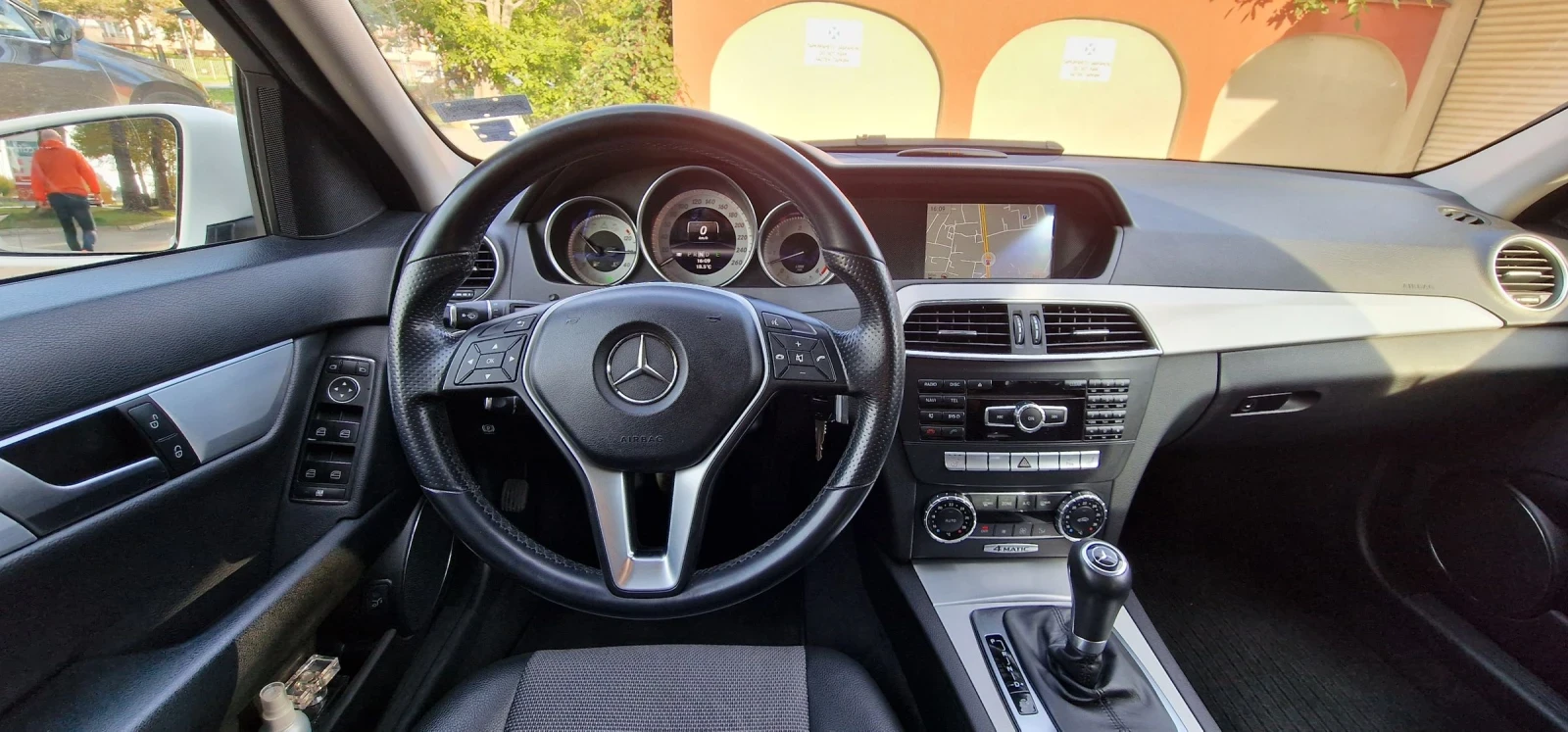 Mercedes-Benz C 300 4 MATIC - изображение 8
