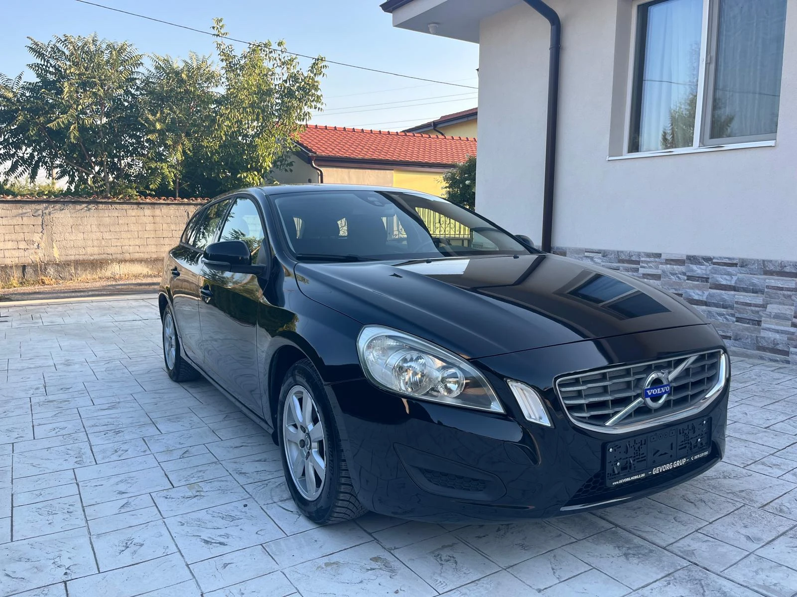 Volvo V60 1.6 D AVTO  - изображение 3