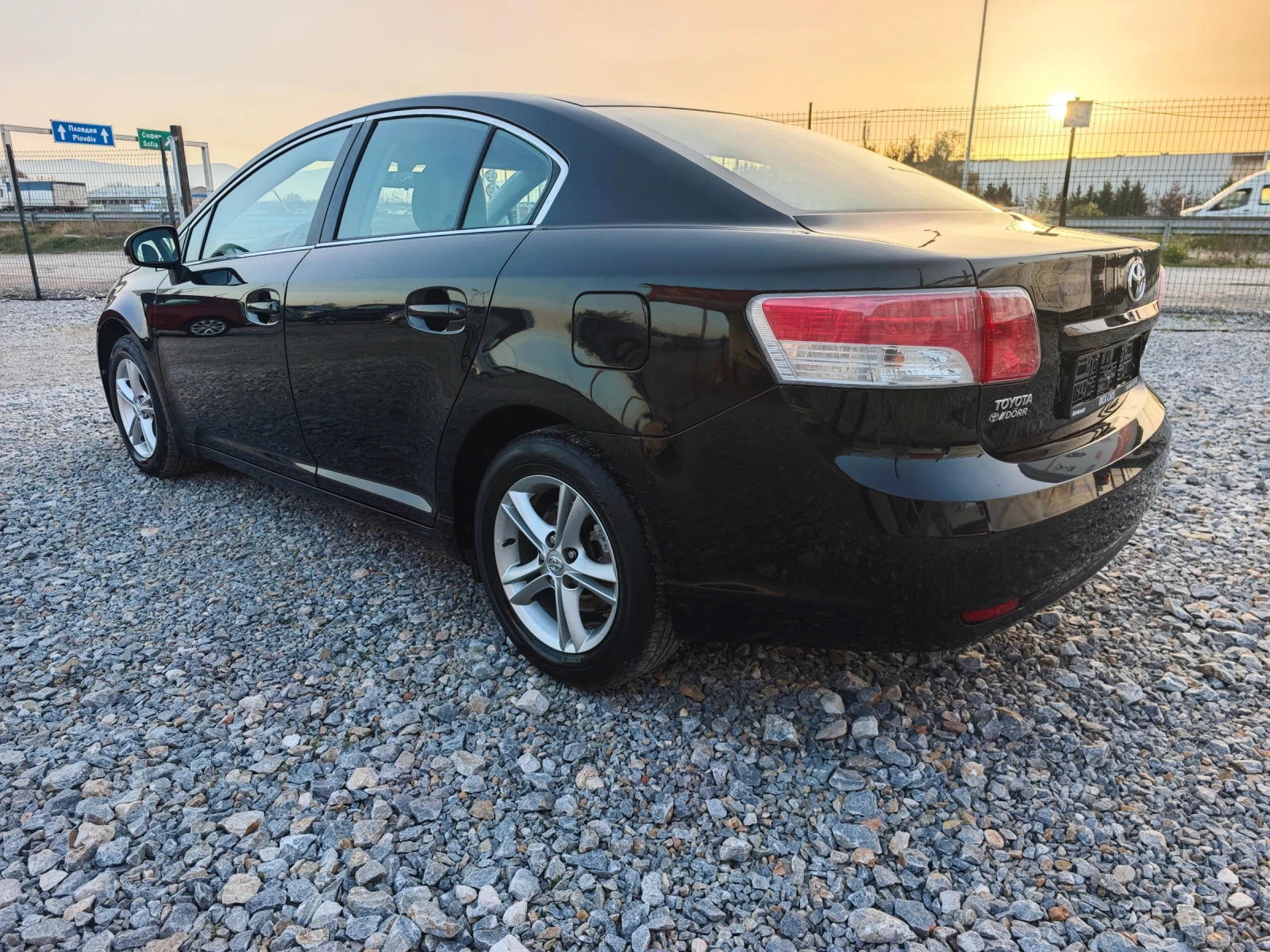 Toyota Avensis 1.8i  - изображение 6